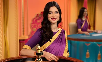 Các vận động viên bóng rổ và tennis đang thi đấu